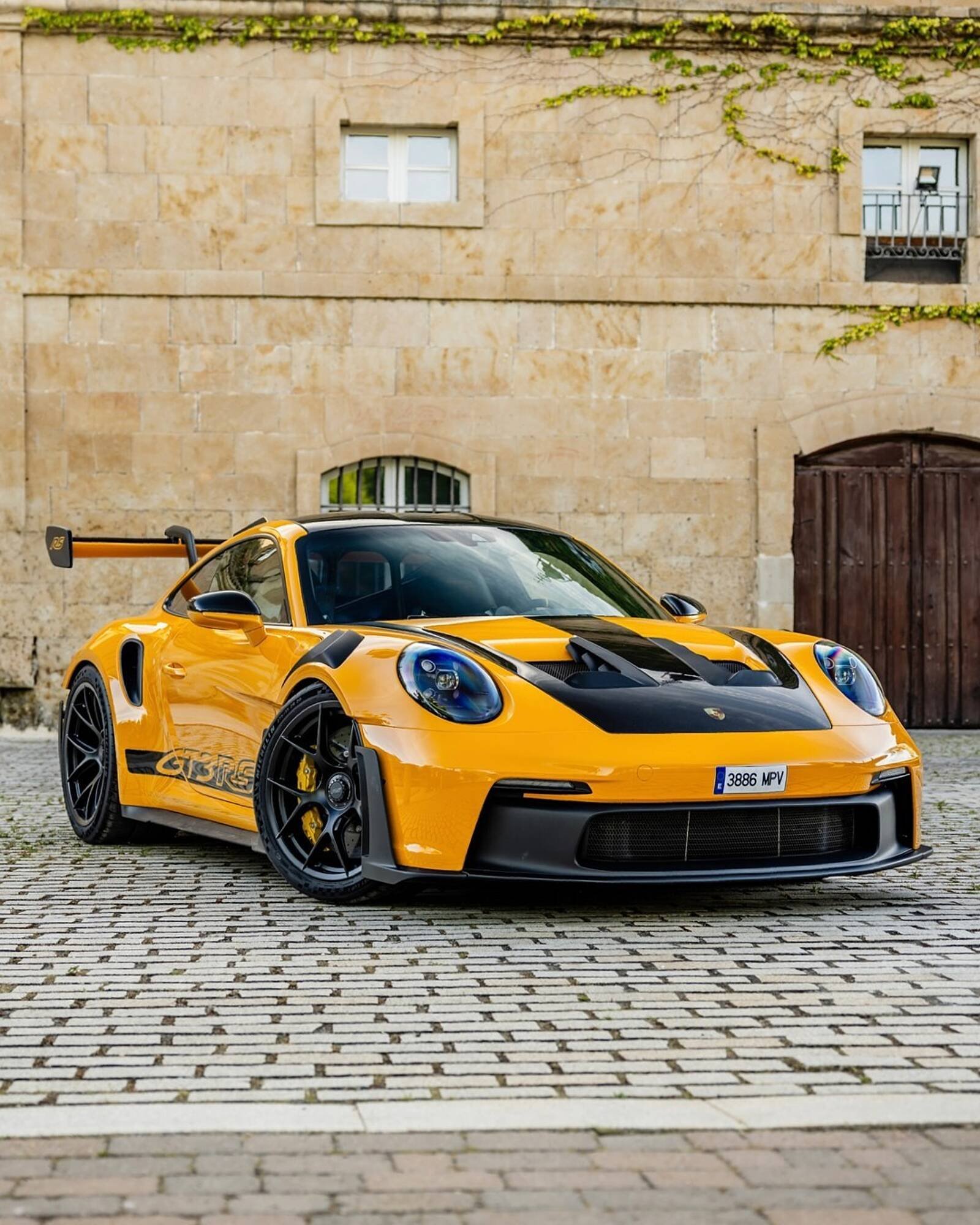 Porsche catalogue (2025-11-13 - 2026-11-13)