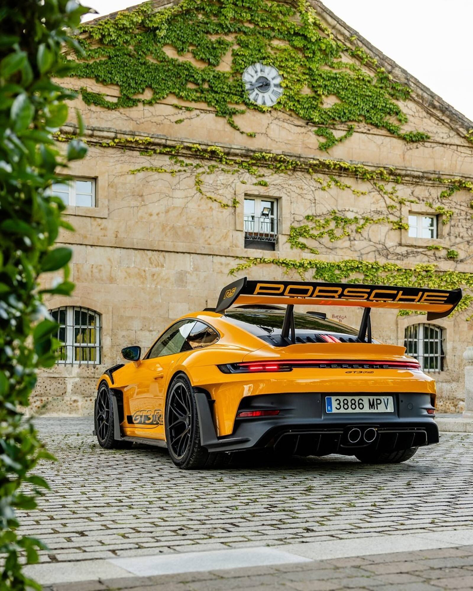 Porsche catalogue (2025-11-13 - 2026-11-13)