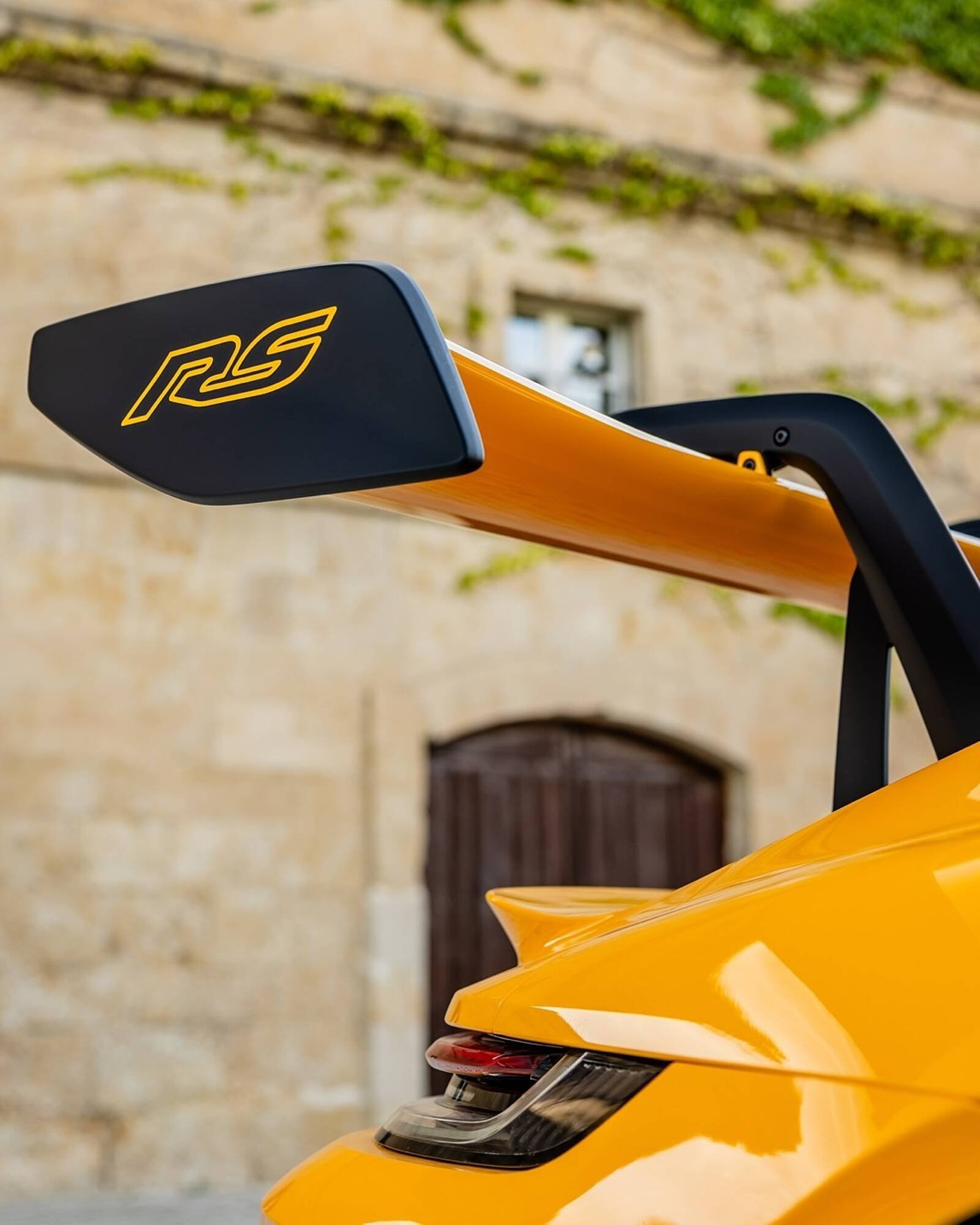 Porsche catalogue (2025-11-13 - 2026-11-13)