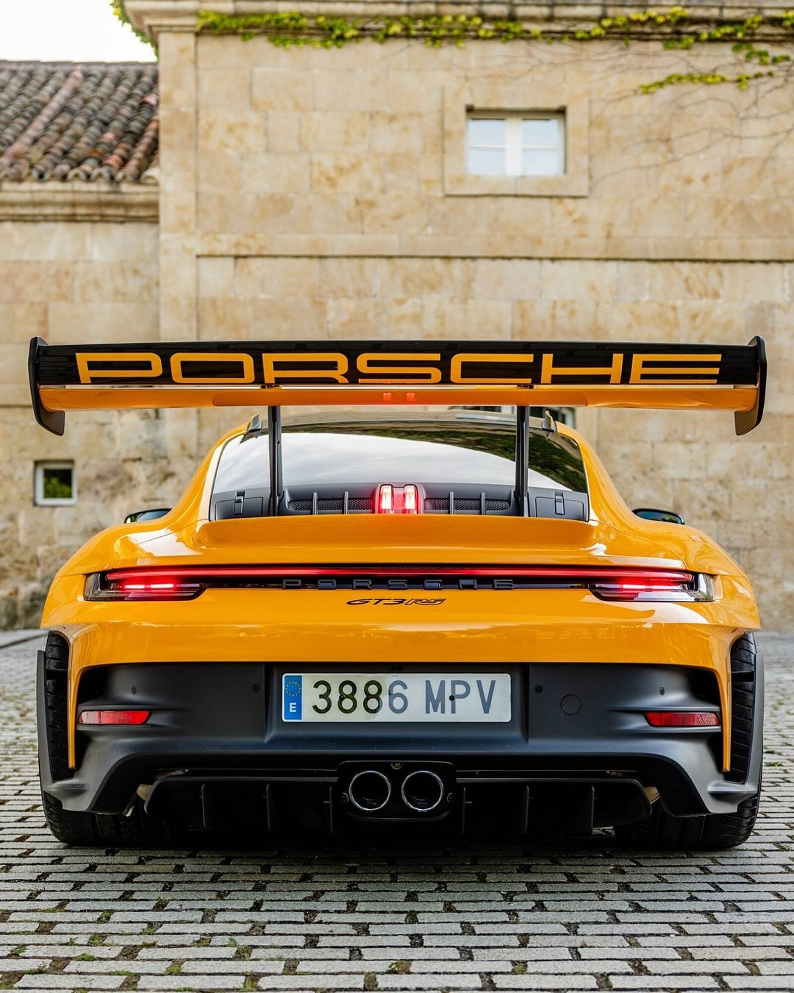 Porsche catalogue (2025-11-13 - 2026-11-13)