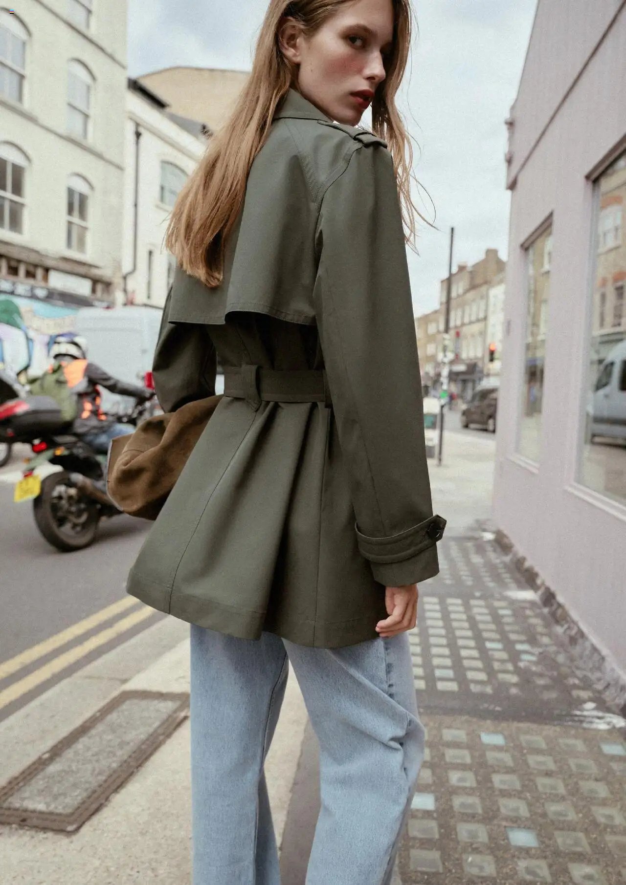 Zara tarihli katalog 01 1010 2025 İndirim